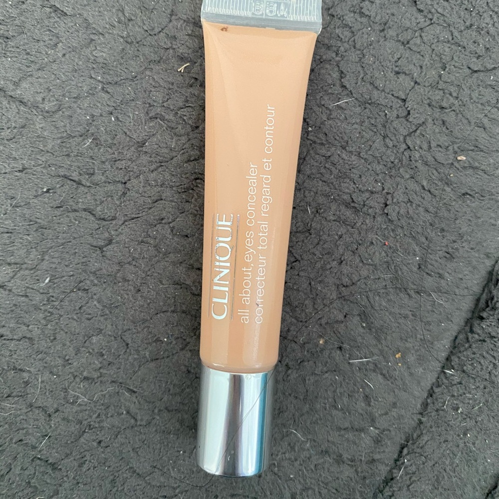 All About Eyes Clinique Eye concealer light petal